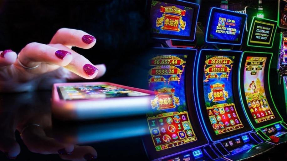 Antarmuka meja Baccarat langsung di tkp 288 dengan dealer dan layar kartu real-time